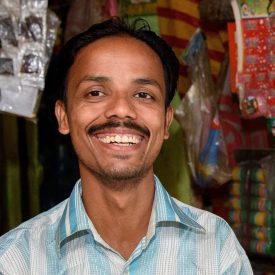Lepraerkrankter in Bangladesch, dem durch die Heilsarmee geholfen wurde, seine Gesundheit zu verbessern und ein Einkommen zu erzielen.